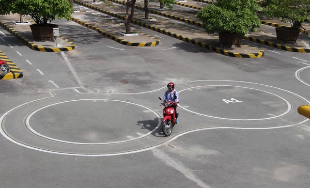 thi bằng lái xe á